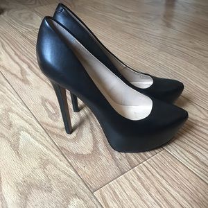 Jessica Simpson Black Platform Pump